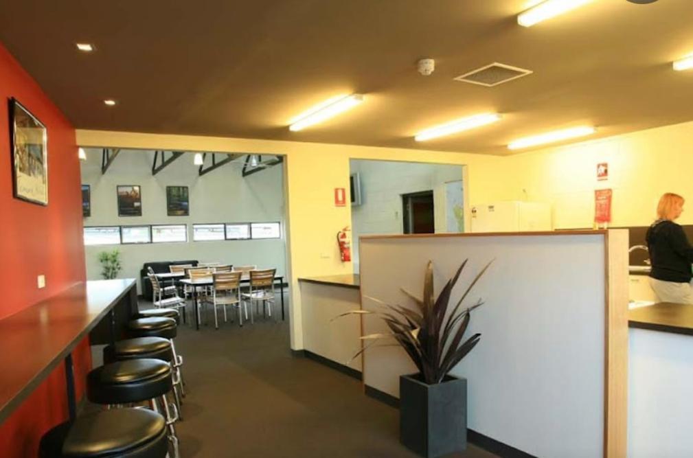 Swansea Backpacker Lodge Суонси Екстериор снимка