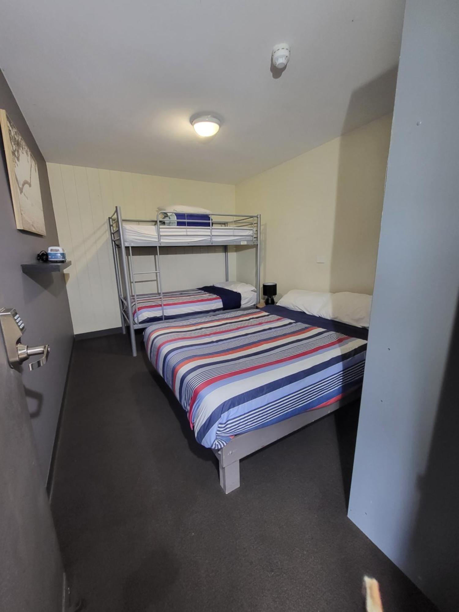 Swansea Backpacker Lodge Суонси Стая снимка